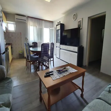 Three Bedroom Kastela